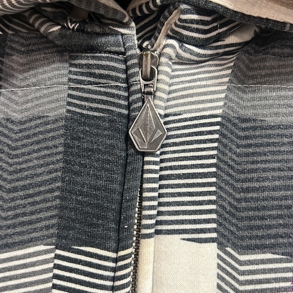 Volcom jacket size M square ivory and grey lining with cap - Picture 11 of 13